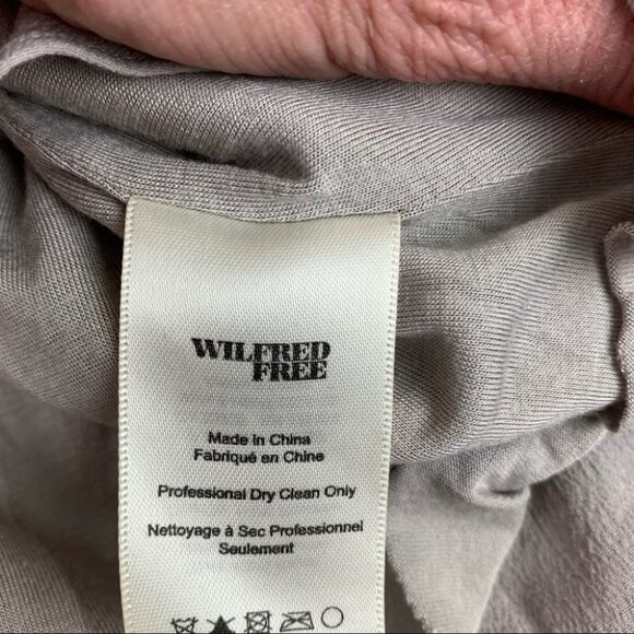 Aritzia Wilfred  Free Grey Short Sleeve Scoop Neck T-shirt - Picture 4 of 8